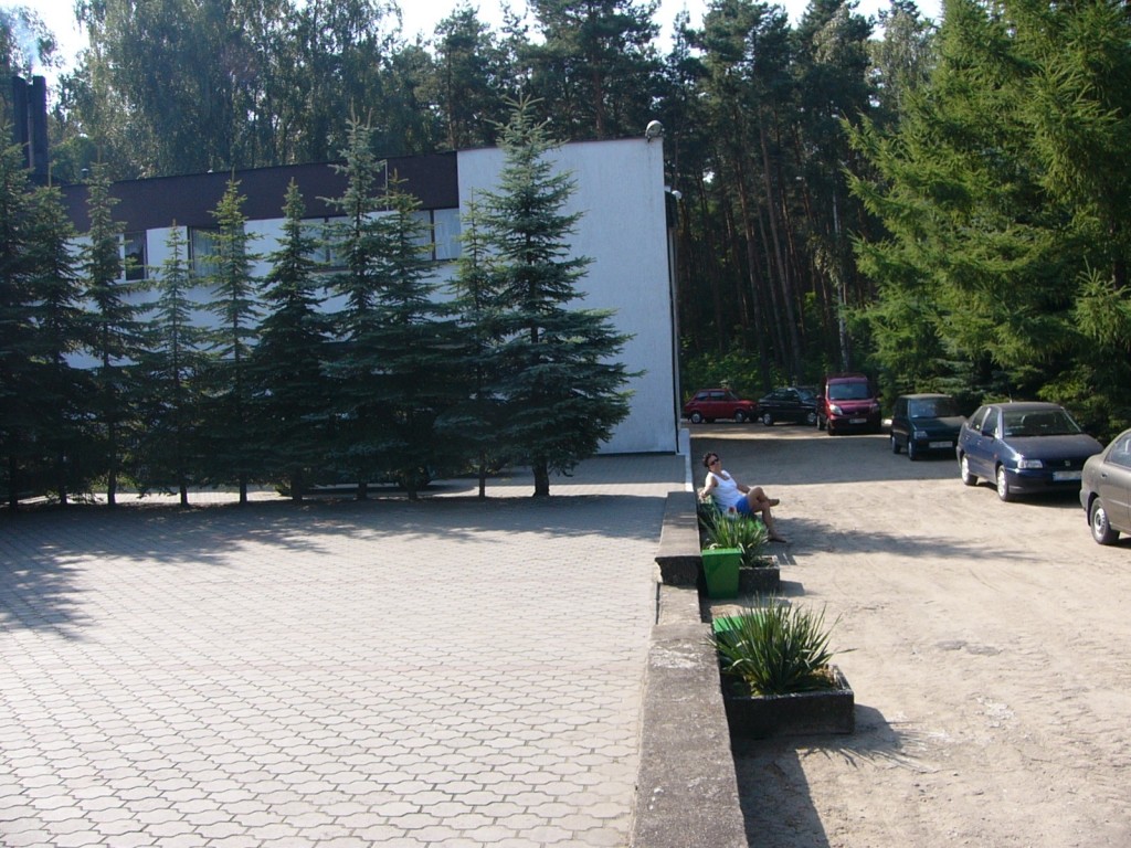 Widok na budynek ośrodka w Ostrowiecznie Data: 9-11.09.2005